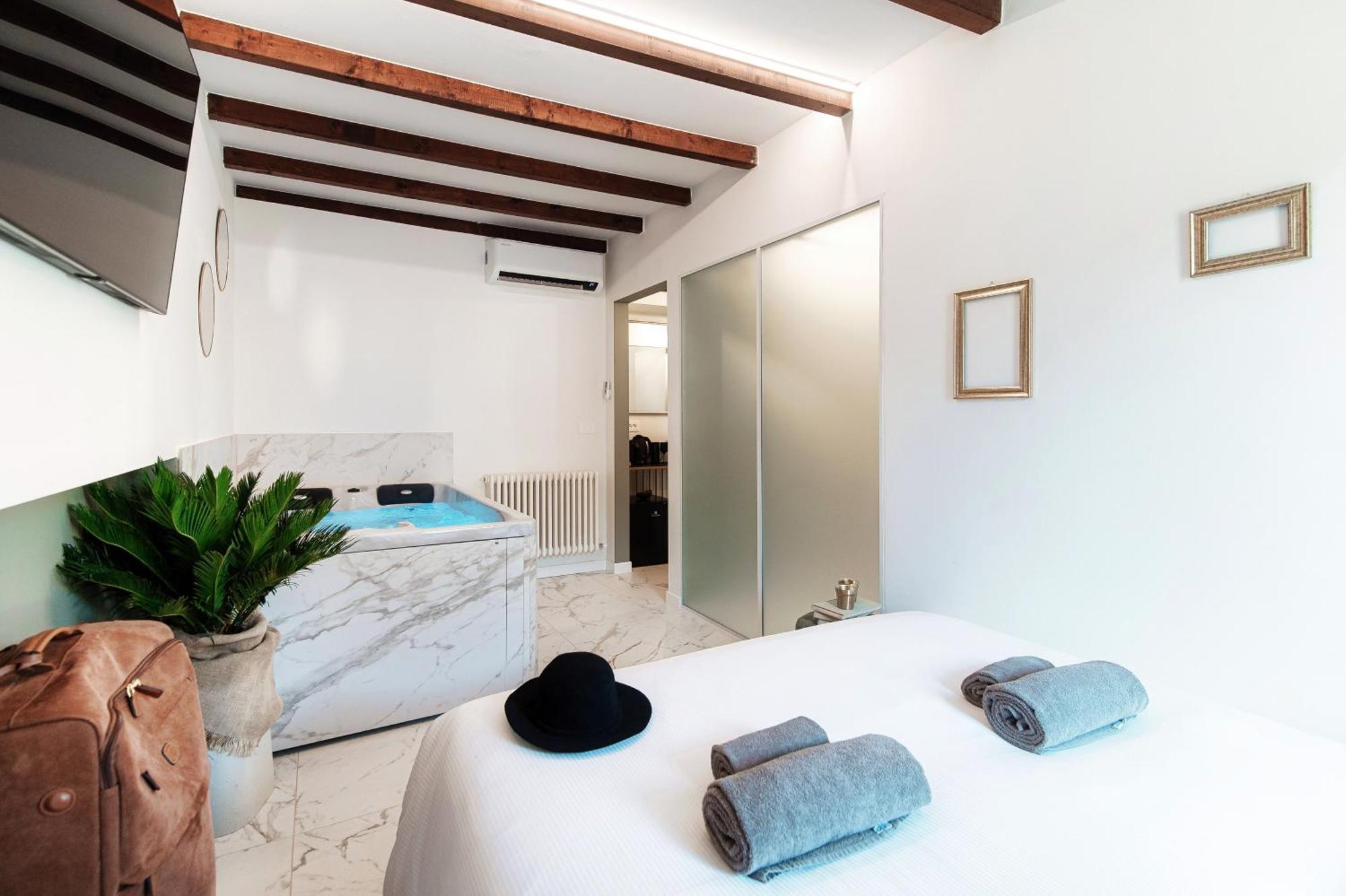 קומו Sahara & Amazzonia Luxury Rooms- The House Of Travelers מראה חיצוני תמונה