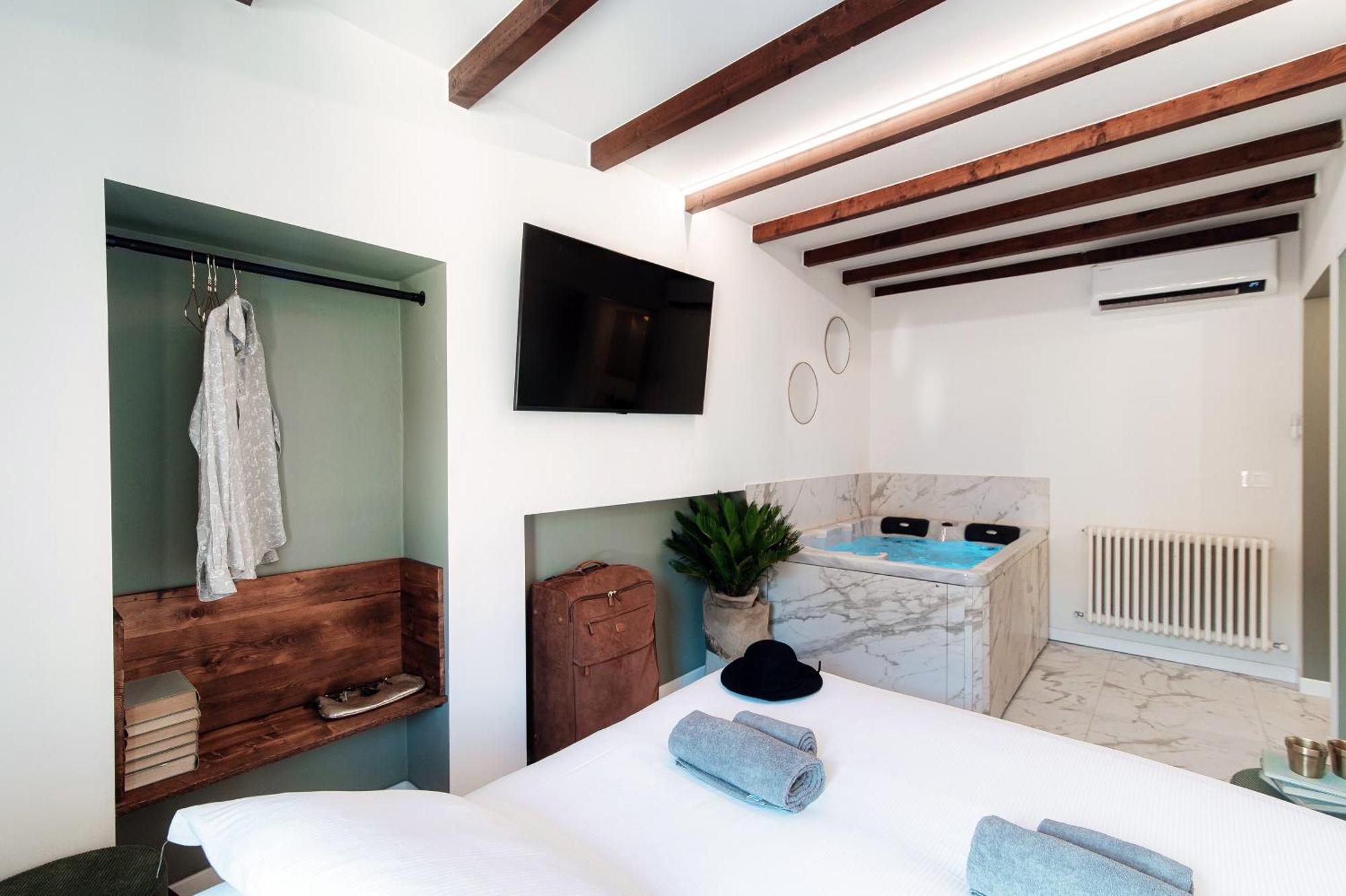 קומו Sahara & Amazzonia Luxury Rooms- The House Of Travelers מראה חיצוני תמונה